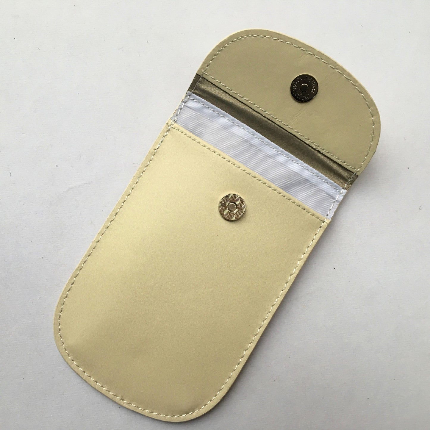 SNAP OPENING FARADAY POUCH FOR KEY FOB